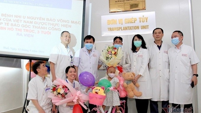 Bệnh nhi đầu tiên mắc u nguyên bào võng mạc được chữa khỏi