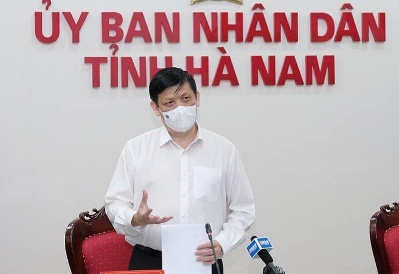 Bộ trưởng Bộ Y tế phát biểu chỉ đạo tại cuộc họp với lãnh đạo UBND tỉnh Hà Nam chiều tối 29/4