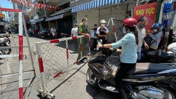 TP.HCM: Khẩn cấp phong tỏa 72 hộ dân, lấy mẫu 300 người ở quận Bình Tân