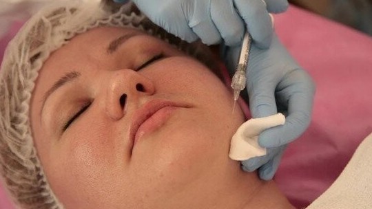 Nga cảnh báo không tiêm vaccine Covid-19 khi đang làm đẹp bằng Botox