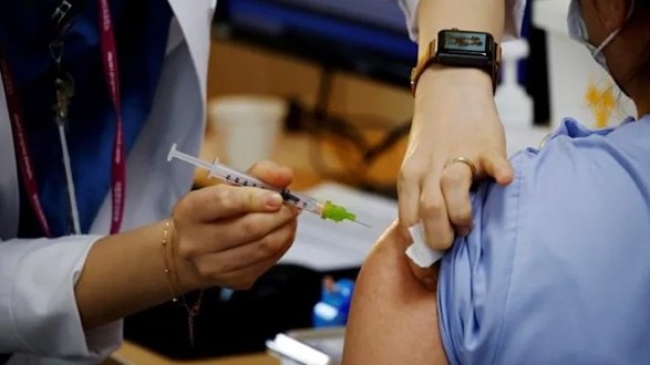 Các nước đồng ý cho một người được tiêm 2 loại vắc xin Covid-19