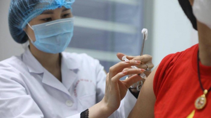 Tiêm thử nghiệm vaccine Nano Covax (ảnh Nguyễn Quyết)