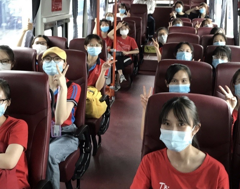 Đoàn hỗ trợ được tỉnh Bình Dương đón về tỉnh trong sáng nay