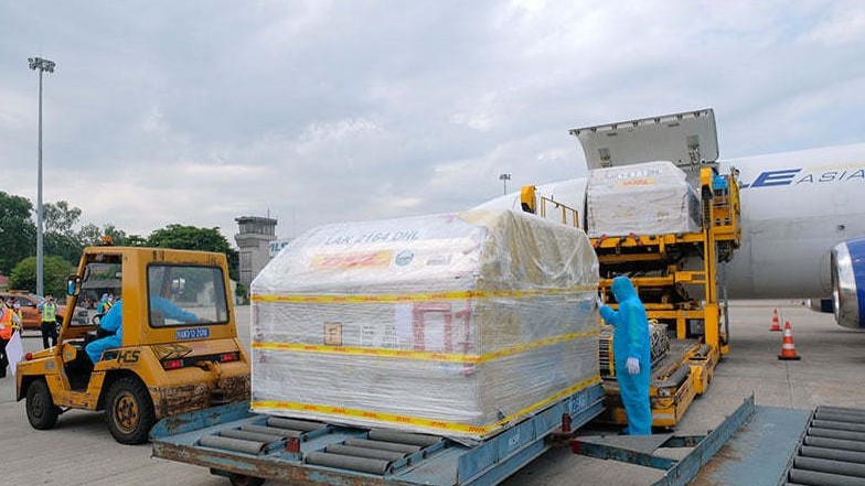 Hơn 97.000 liều vắc xin Pfizer đã về tới Việt Nam