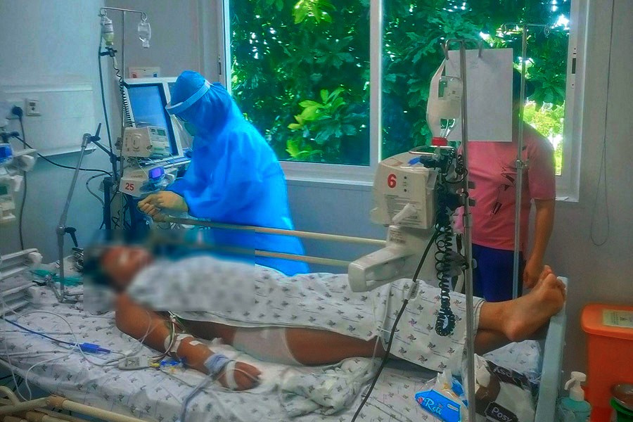Bé gái 14 tuổi, nặng hơn 90kg nhanh chuyển biến nặng khi mắc Covid-19. Ảnh: BVCC.