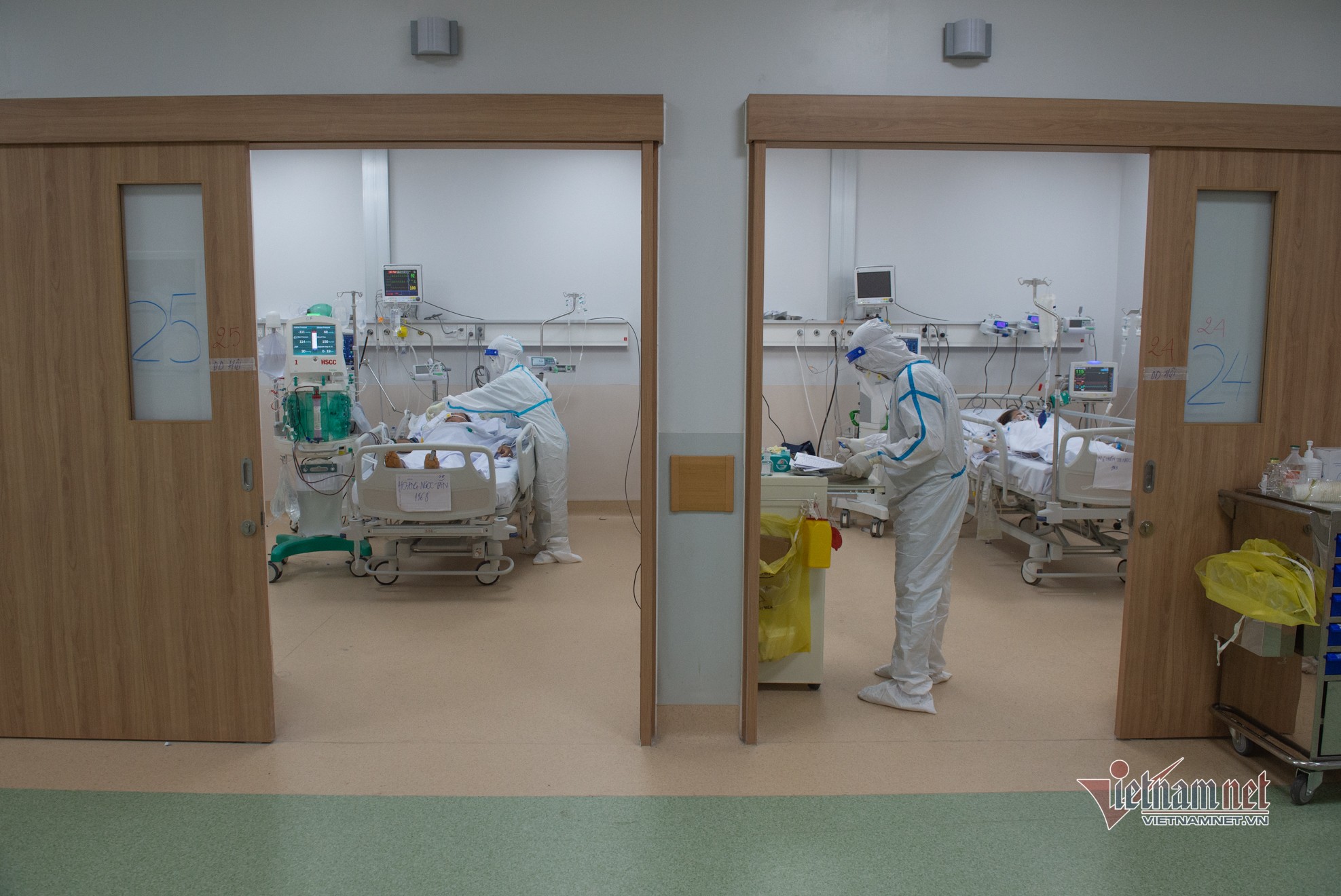 Bên trong bệnh viện tuyến cuối điều trị Covid-19 lớn nhất TP.HCM. Ảnh: Thanh Tùng