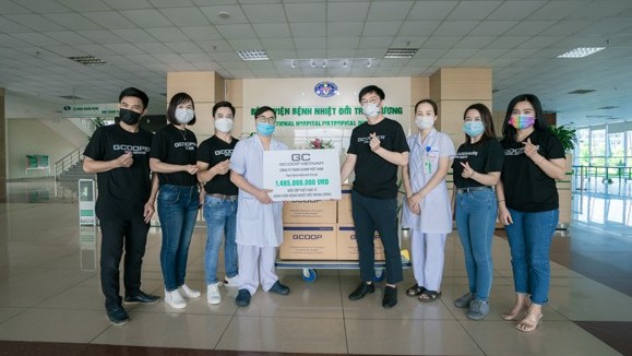 GCOOP Việt Nam tặng 550 phần quà cho bệnh viện tuyến đầu chống dịch