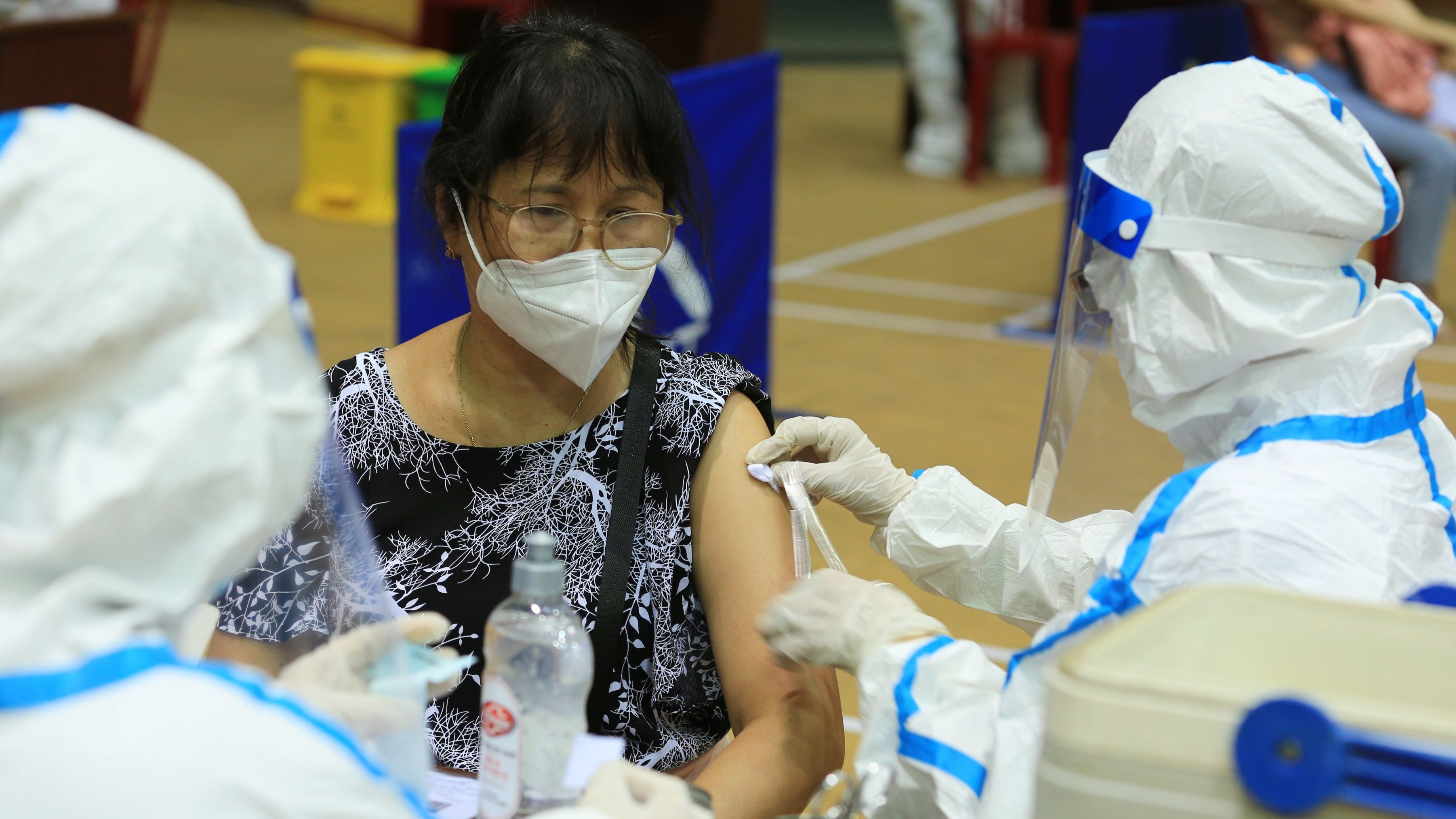 Hình ảnh lần đầu tiên Đà Nẵng tiêm vắc xin phòng Covid-19 tập trung với quy mô lớn