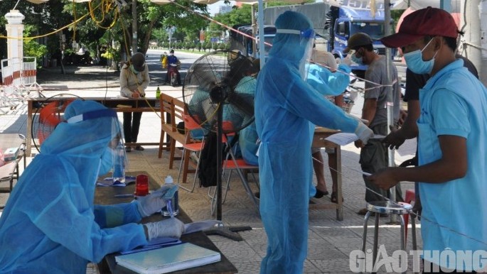 Có 9 ca nhiễm cộng đồng, Quảng Ngãi "cấm" người Bình Sơn ra ngoài ban đêm