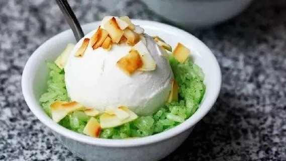 Sticky rice ice cream: A summer treat to beat Hanoi heat