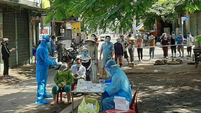 Ông Vũ Văn Hưng, Chủ tịch UBND TP. Buôn Ma Thuột thông tin, sẽ xét nghiệm sàng lọc cho hơn 400.000 dân thành phố trong thời gian tới để bóc tách F0 ra khỏi cộng đồng