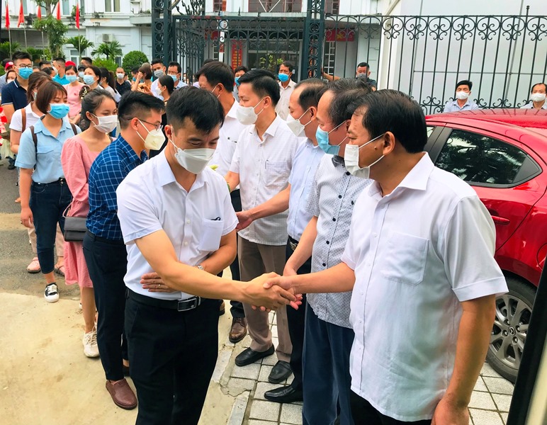 Thêm nhiều đoàn y tế các địa phương lên đường vào miền nam chống dịch Thêm nhiều đoàn y tế các địa phương lên đường vào miền nam chống dịch