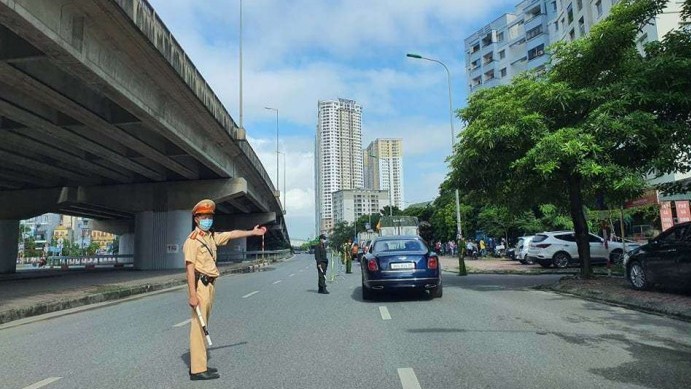 Công an Hà Nội thêm 6 tổ liên quân kiểm tra chặt giấy đi đường trong nội đô