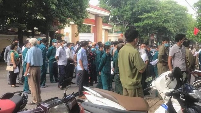 F0 từng tới điểm tiêm vaccine được phản ánh không đảm bảo giãn cách