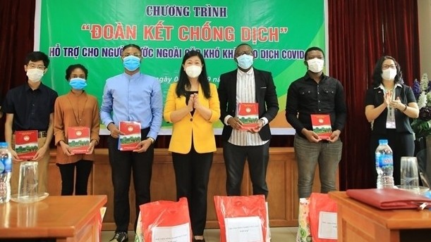 Hanoi supports foreigners in difficulties due to COVID-19