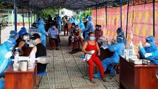 Bình Dương khẩn trương tiêm vaccine, xét nghiệm bóc tách F0