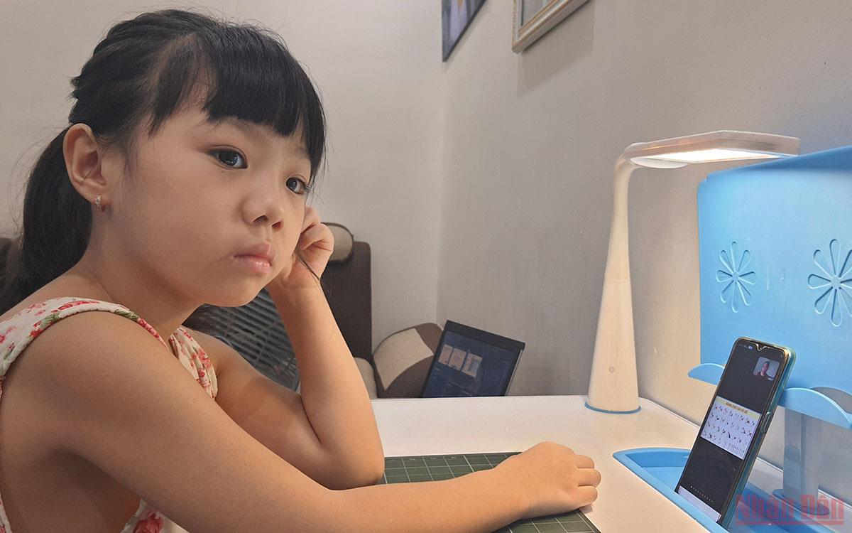 "Khóc, cười" chuyện trẻ lớp 1 học online "Khóc, cười" chuyện trẻ lớp 1 học online