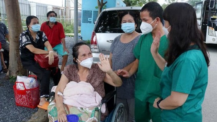 Yêu cầu 10 địa phương sẵn sàng hỗ trợ Hà Nội chống dịch