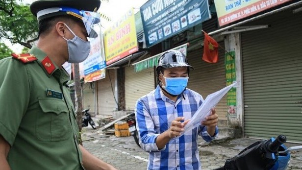 Thủ tướng yêu cầu Hà Nội điều chỉnh bất cập trong việc cấp giấy đi đường