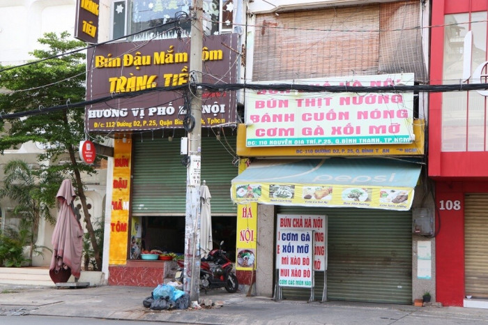 Ngày đầu TP.HCM cho phép bán hàng mang đi, nhiều cửa hàng vẫn đóng cửa