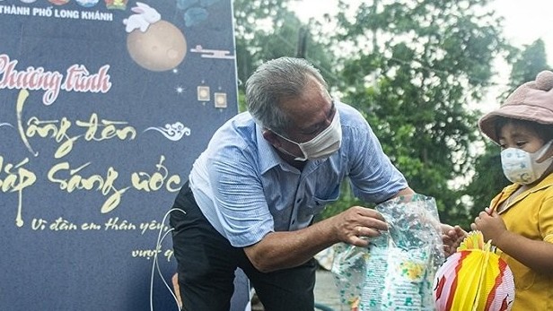 Efforts made to bring a happy Mid-autumn festival to children amid COVID-19