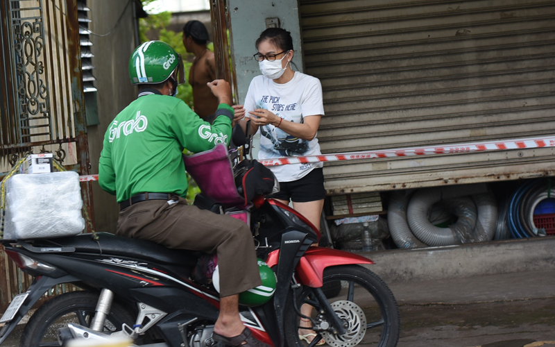 Đồng Nai ưu tiên tiêm hai mũi vaccine phòng Covid-19 cho shipper và lái xe