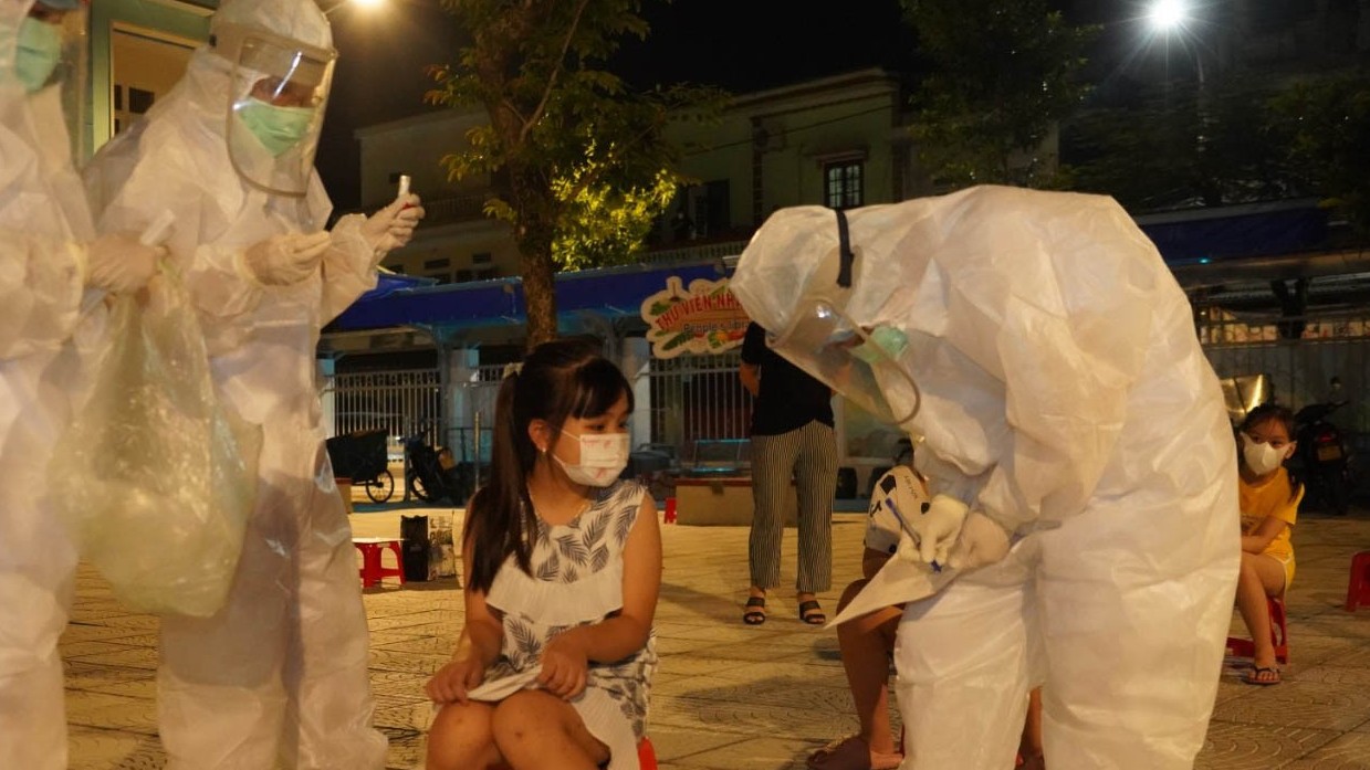Hà Nam thêm 2 giáo viên và 18 học sinh dương tính với SARS-CoV-2