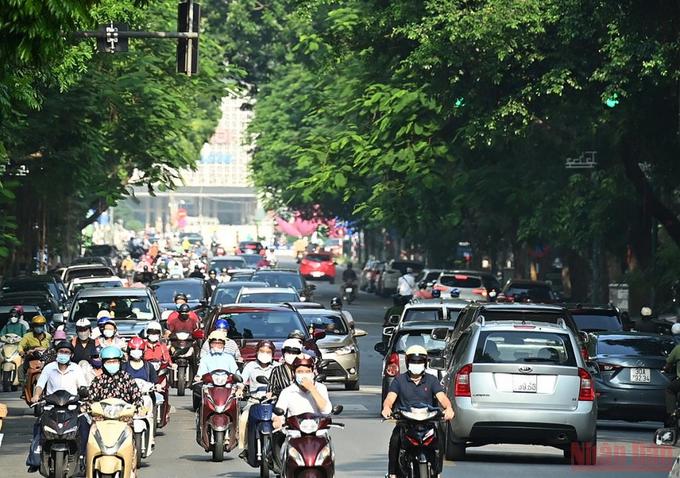 Hanoi bustles again as social distancing restrictions eased