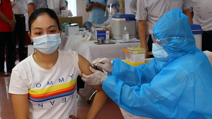 Có nên tiêm vaccine Covid-19 mũi 2 khi đã sốc phản vệ lúc tiêm mũi 1?