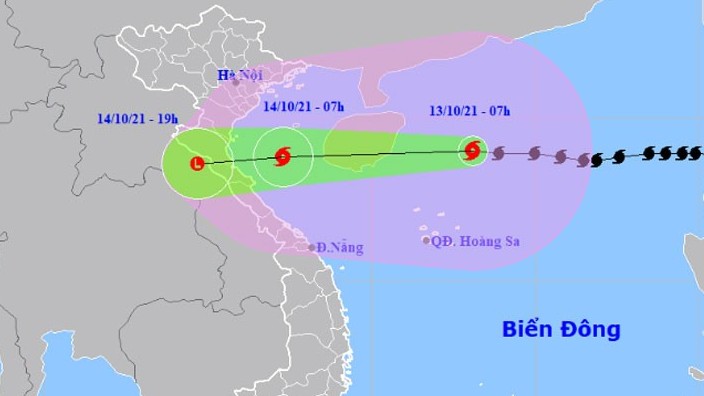 Bão giật cấp 14 cách quần đảo Hoàng Sa khoảng 260 km