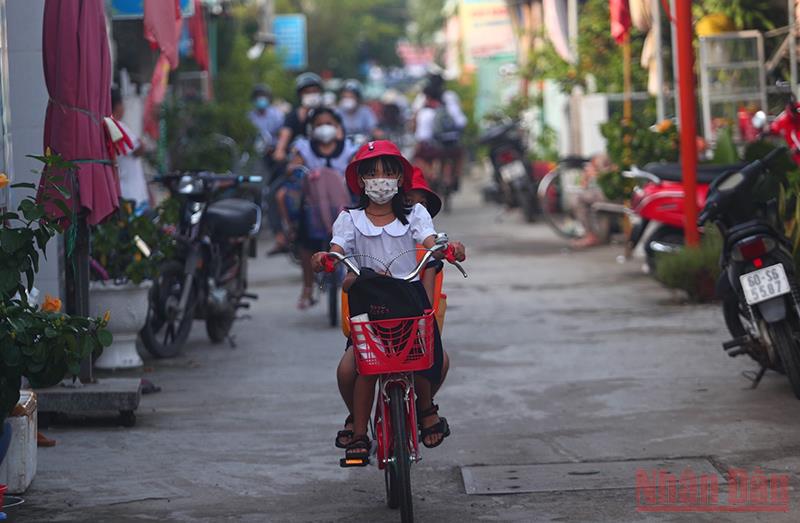 Trường học đầu tiên ở TP Hồ Chí Minh cho học sinh đi học trở lại Trường học đầu tiên ở TP Hồ Chí Minh cho học sinh đi học trở lại