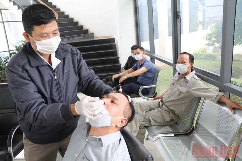 Ngăn chặn dịch Covid-19 lây lan trong các khu, cụm công nghiệp ở Phú Thọ Ngăn chặn dịch Covid-19 lây lan trong các khu, cụm công nghiệp ở Phú Thọ