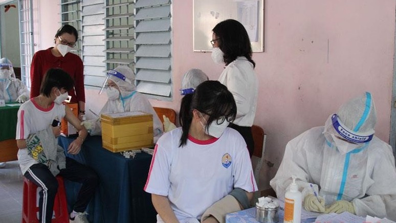 Vĩnh Long bắt đầu tiêm vaccine cho trẻ từ 12 đến 17 tuổi