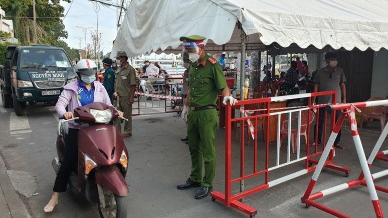 TP Phan Thiết lập các chốt kiểm soát ra vào “vùng đỏ”, “vùng cam”