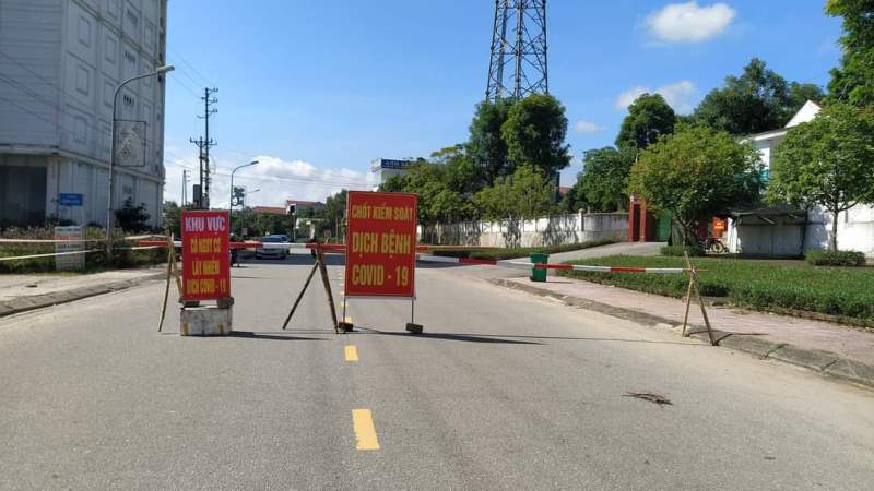Dịch Covid-19 xâm nhập trường học, học sinh ở Hà Tĩnh dừng học trực tiếp Dịch Covid-19 xâm nhập trường học, học sinh ở Hà Tĩnh dừng học trực tiếp