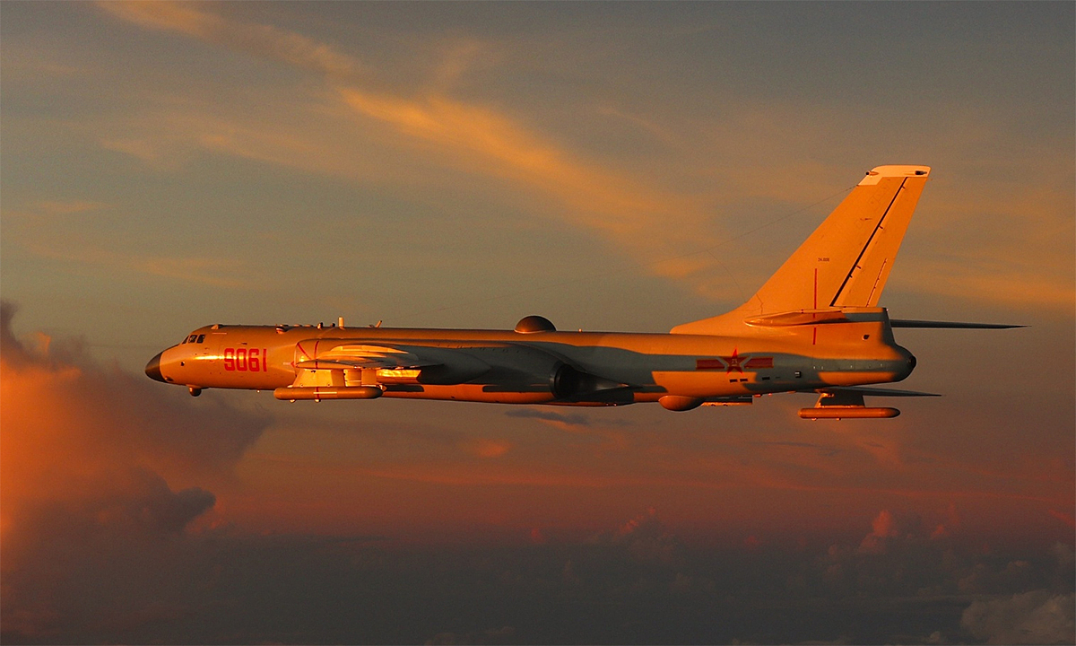 Oanh tạc cơ Trung Quốc diễn tập trên Biển Đông