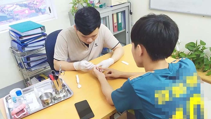 Cần lưu ý gì về vaccine Covid-19 với người nhiễm HIV?