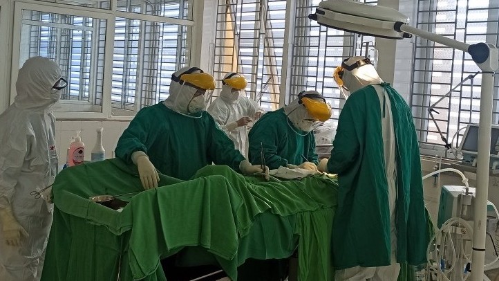 Sơn La phẫu thuật cấp cứu thành công bệnh nhân viêm ruột thừa mắc Covid-19