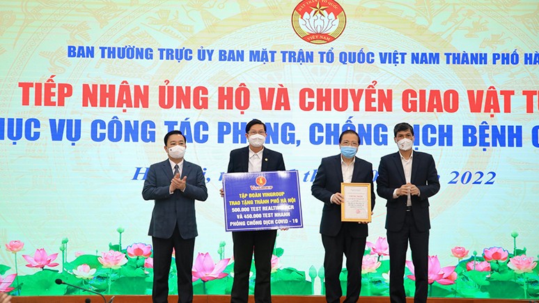 Hà Nội tiếp nhận ủng hộ gần 1 triệu kit test và thuốc kháng virus