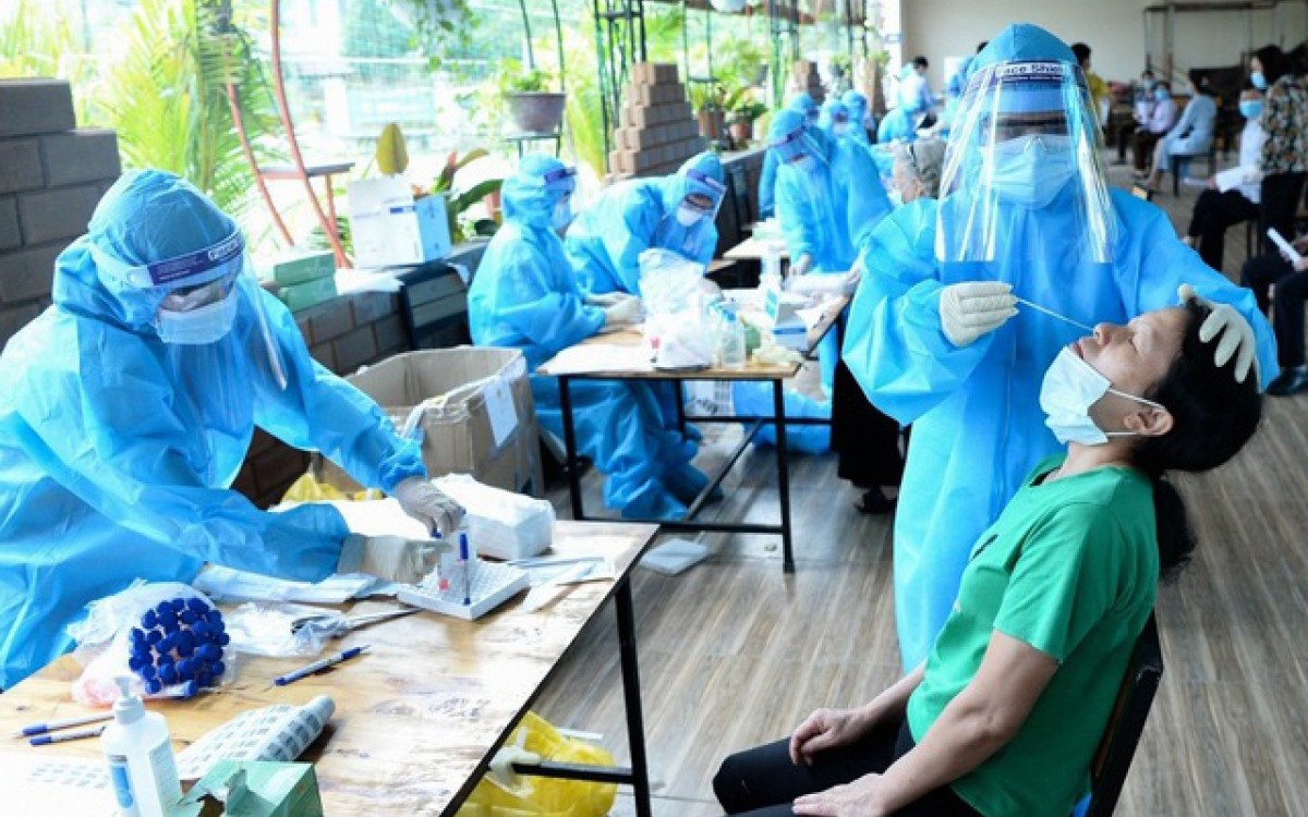 Lực lượng y tế cơ sở ở Thái Bình rà soát, thống kê đối tượng tiêm vaccine ngừa Covid-19