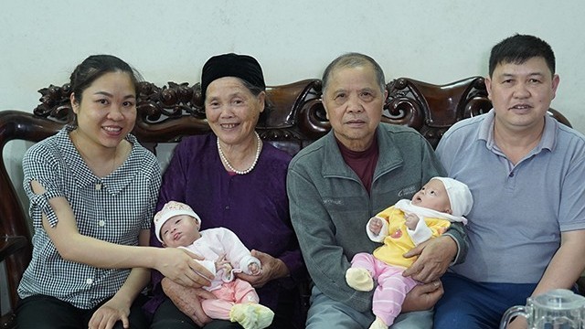 Hành trình 14 năm "săn con" của cặp đôi giáo viên vùng cao