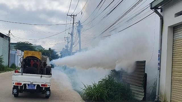 Phun hóa chất diệt muỗi tại thành phố Biên Hòa, tỉnh Đồng Nai.