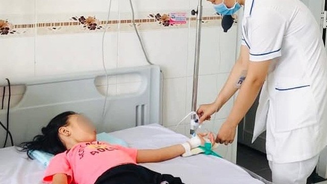 Cảnh báo dấu hiệu trẻ sốc sốt xuất huyết