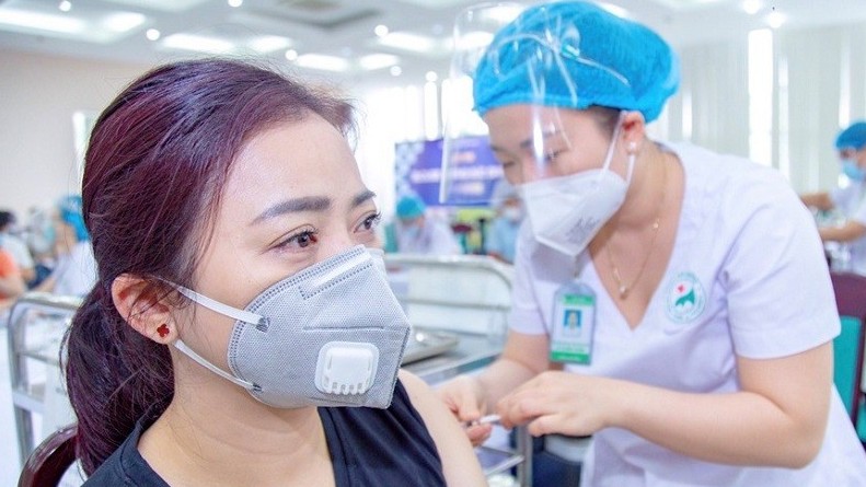Vận động cán bộ, công nhân viên tham gia tiêm chủng đầy đủ vaccine phòng Covid-19