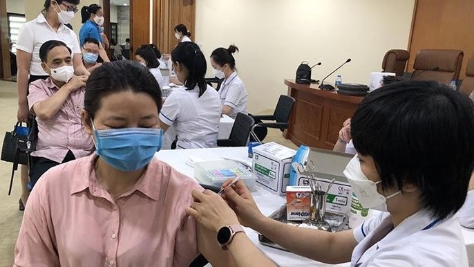 Phát động chiến dịch tiêm vaccine phòng Covid-19 mũi 3, 4 cho cán bộ, công chức, viên chức, người lao động