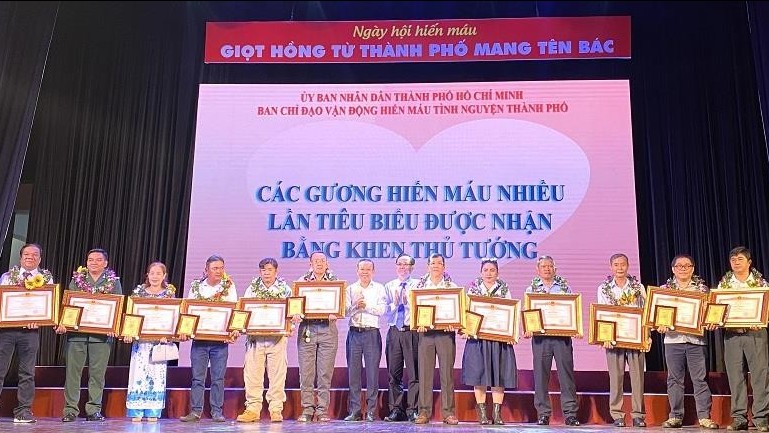 Hành trình Đỏ “Kết nối dòng máu Việt” tiếp nhận 40.000 túi máu tình nguyện