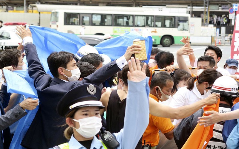 Một góc hiện trường nơi ông Abe bị bắn. (Ảnh: Kyodo/Reuters)