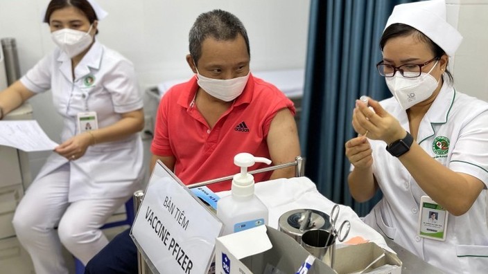 Thành phố Hồ Chí Minh kéo dài đợt cao điểm tiêm vaccine phòng Covid-19