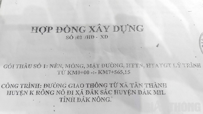 Đơn vị chấm thầu phát hiện nhà thầu Tân Trường Phát kê khai hợp đồng tương tự về việc thi công xây dựng công trình: Đường giao thông từ xã Tân Thành (huyện Krông Nô) đi xã Đắk Sắk (huyện Đắk Mil, tỉnh Đắk Nông) có giá trị hợp đồng không đúng, có dấu hiệu gian lận hồ sơ. Ảnh: N.H
