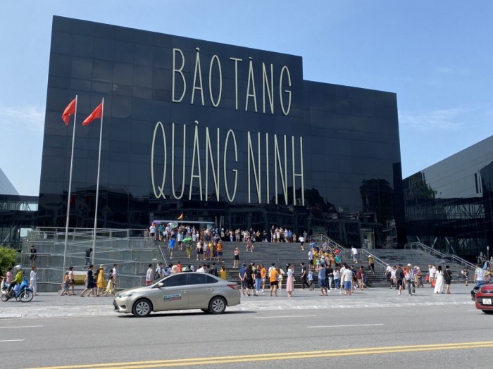 Bảo tàng Quảng Ninh cũng là một địa điểm hút du khách khi về TP Hạ Long thăm quan, nghỉ dưỡng
